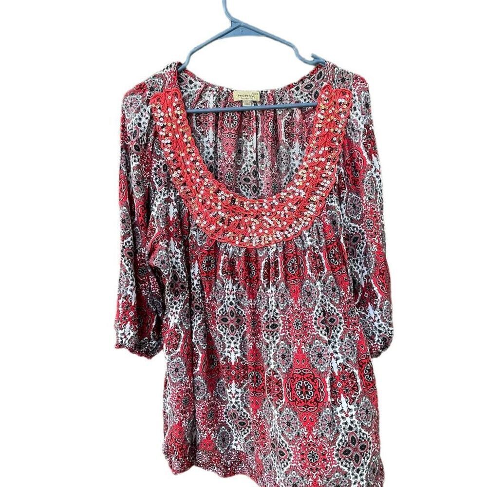 One world size 2X boho peasant top.